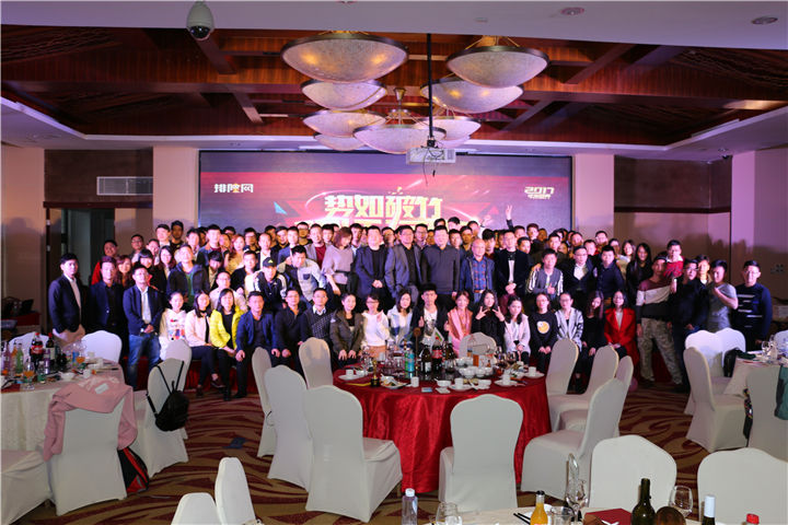 大合影_副本.jpg 大合影_副本.jpg